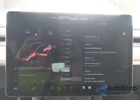 2024 Tesla Model Y Long Range Dual Motor All-Wheel Drive z USA, uszkodzony, nr VIN 7SAYGDEE1RA269195